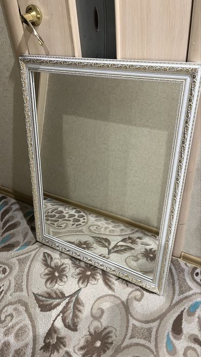 Продам настенное зеркало