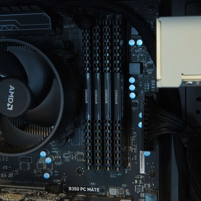 Desktop Gaming AMD Ryzen 7 1700 8 Core, 32 GB RAM DDR4, 750 GB SSD SAMSUNG EVO, GTX 1650 4GB /  12 LUNI GARANTIE