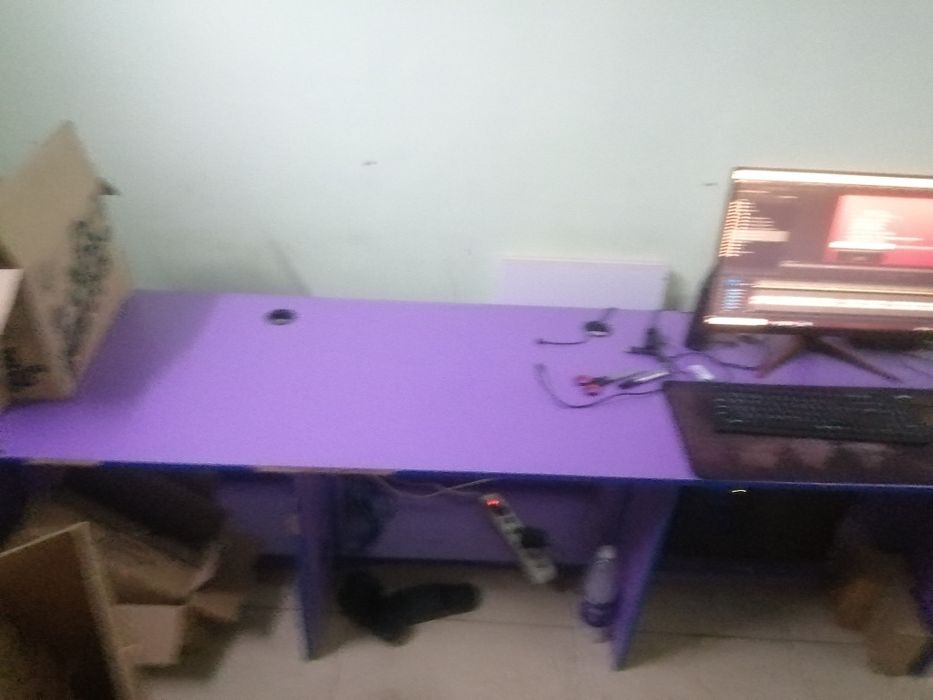 Стол компьютерный.