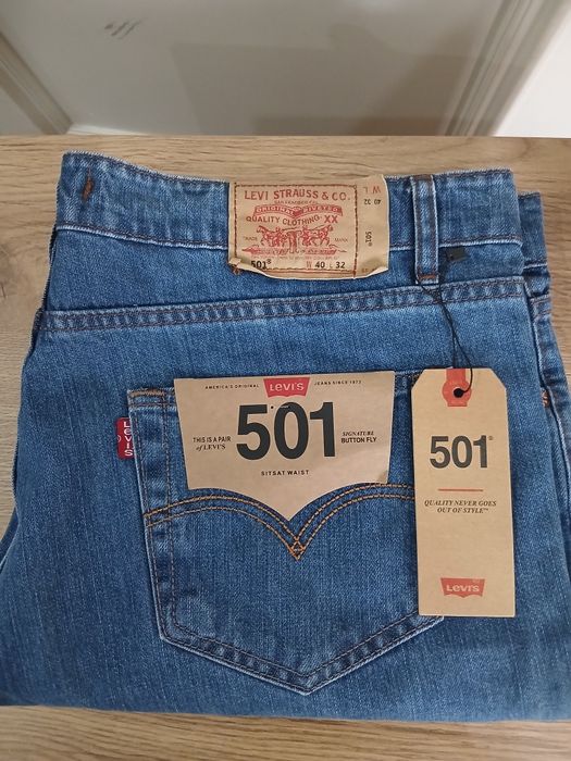 Продам джинсы Levi's