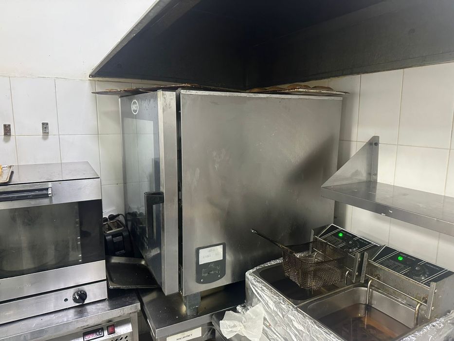 Холодильник и парик