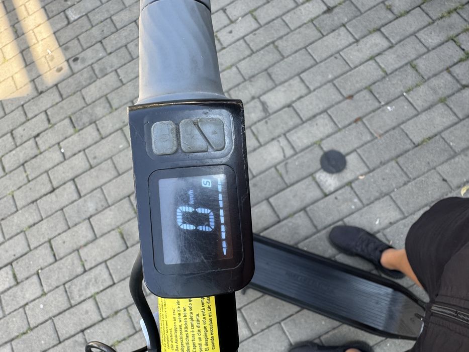 Vând trotinetă electrica NIU