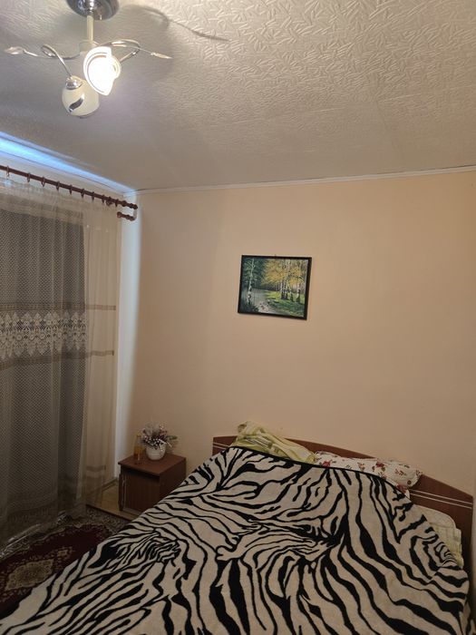 Vand apartament  cu 2 camere