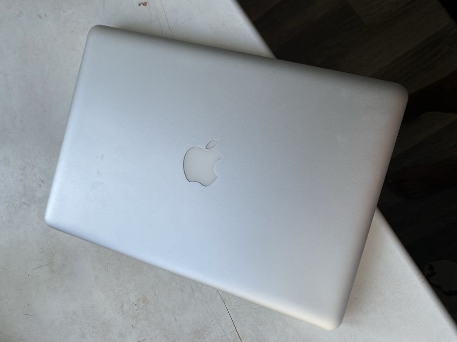 MacBook 2010 года