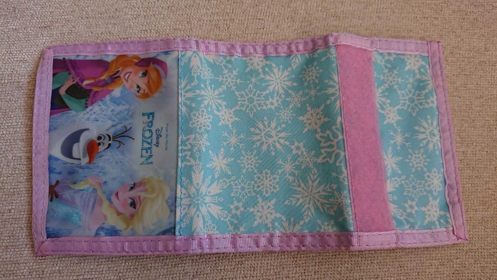 Униформи на ОУ Драган Манчов Красотички Елза и Ана