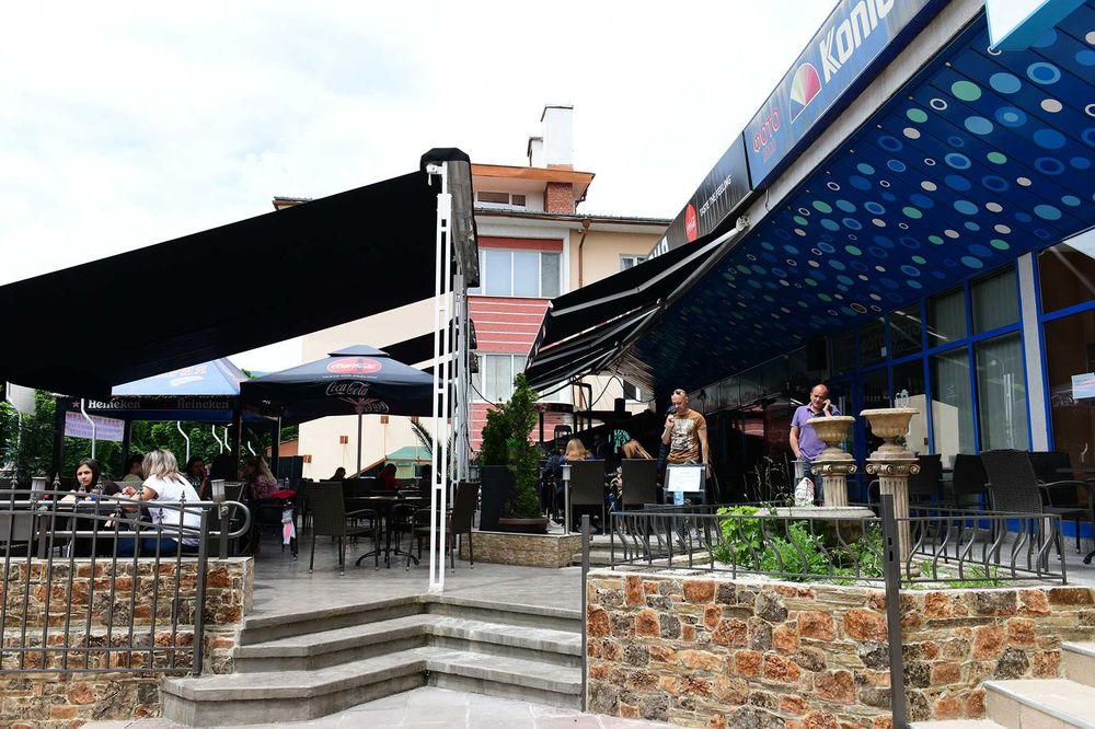 Дава се под наем Магазин в Смолян, Стар център - 140 кв.м за 306 € - Снимка #1