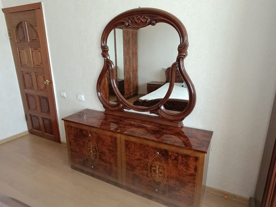 Шкаф сервант витрина распродажа мебели