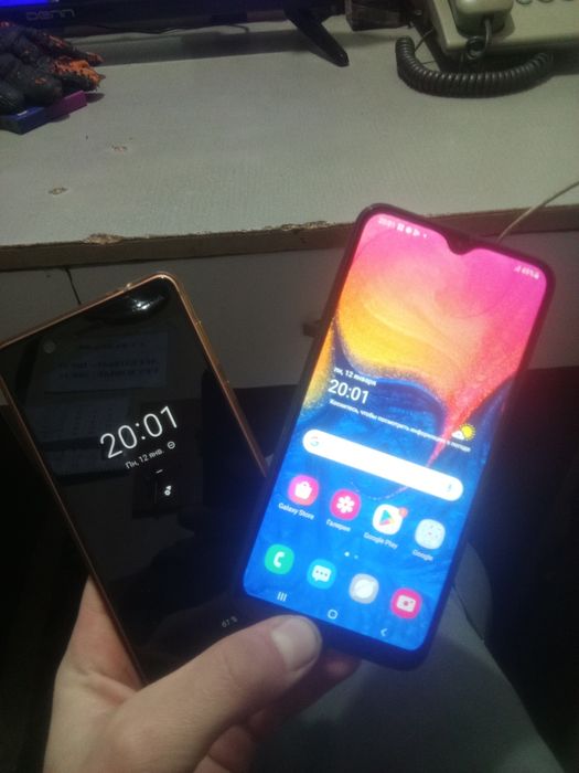 Продам три телефона