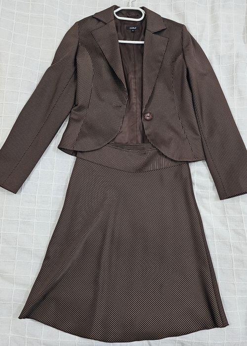 Costum damă maro lucios 38