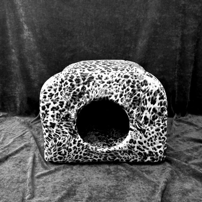 Домик для кошек и небольших собачек