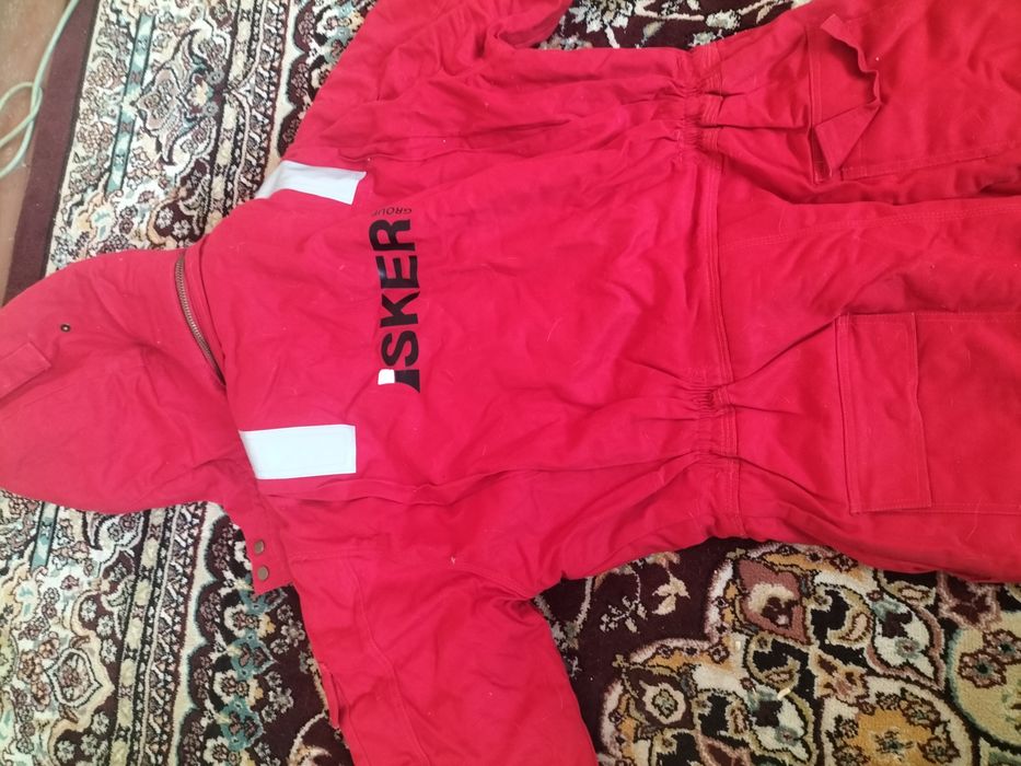 Бушлак конбинезон сатилади размер 48 М состояни жакси жиртир двери жок