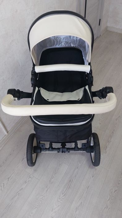 Продам коляску 3 в 1