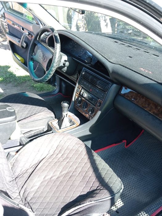 Автомобиль Ауди 100 С4