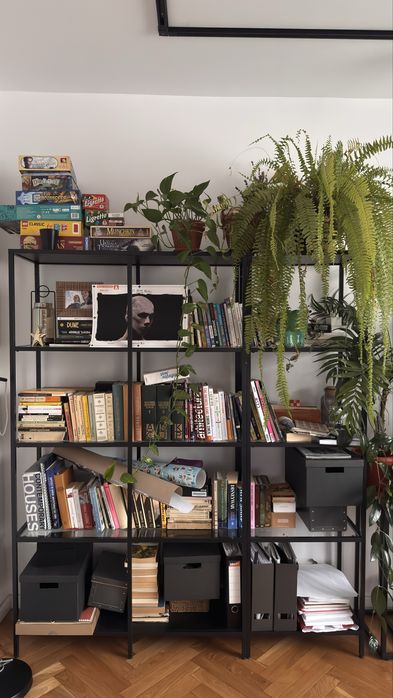 2 corpuri cu etajera vitrina ikea