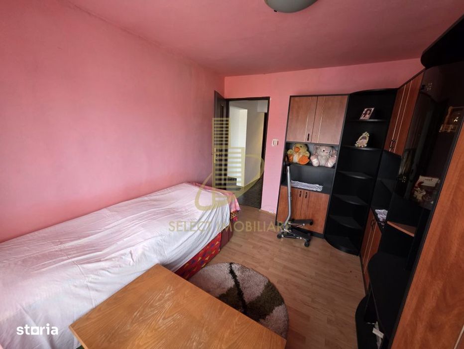 Apartament de 3 camere, decomandat, 66 mp., zona Sens