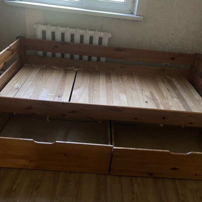 Продам кровать полуторка