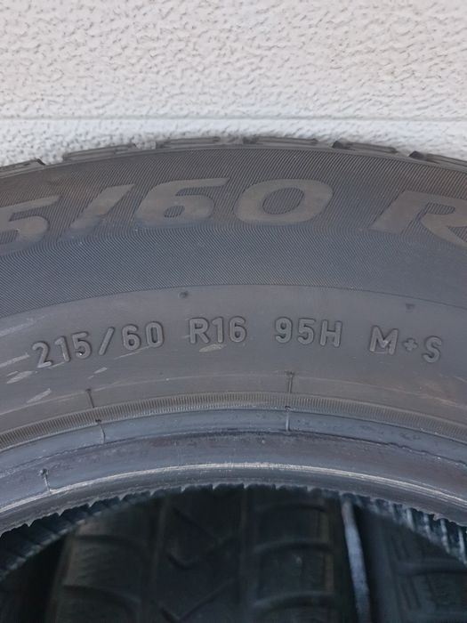 Зимни гуми 4 броя PIRELLI SottoZero3 215 60 R16 дот 4722