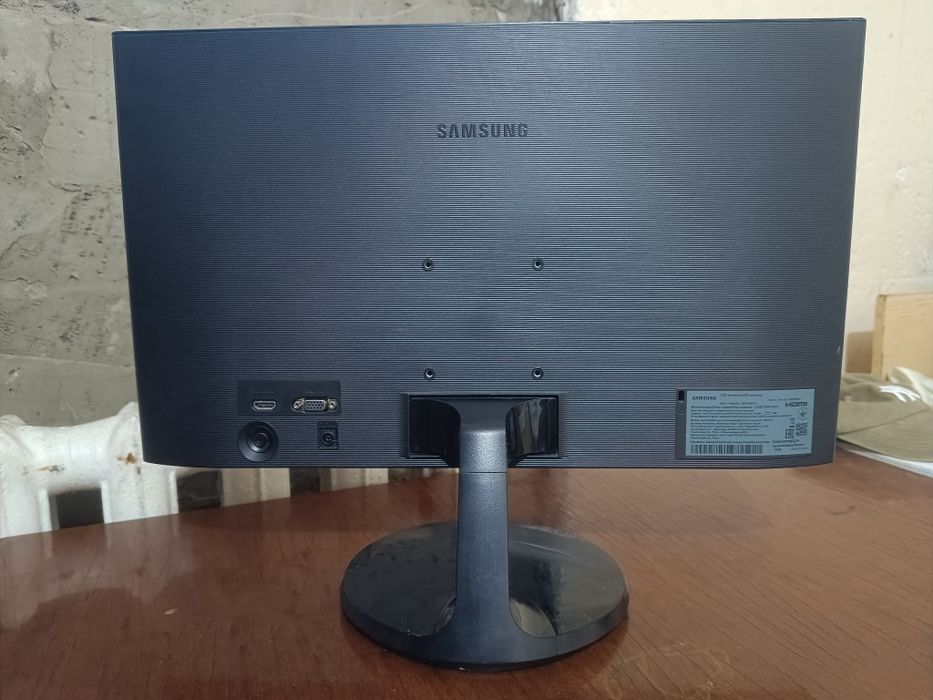 Монитор Samsung.