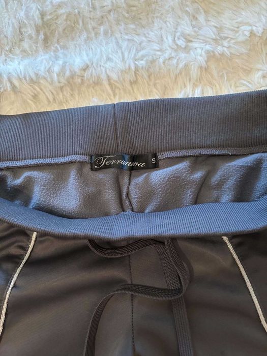 Pantaloni pana la genunchi S gri material lucios cu buzunare Terranova