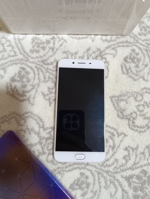 Продаю мобильный телефон OPPO