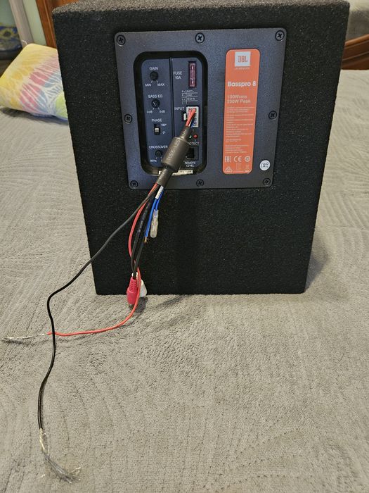 Сабвуфер активный JBL BASSPRO 8