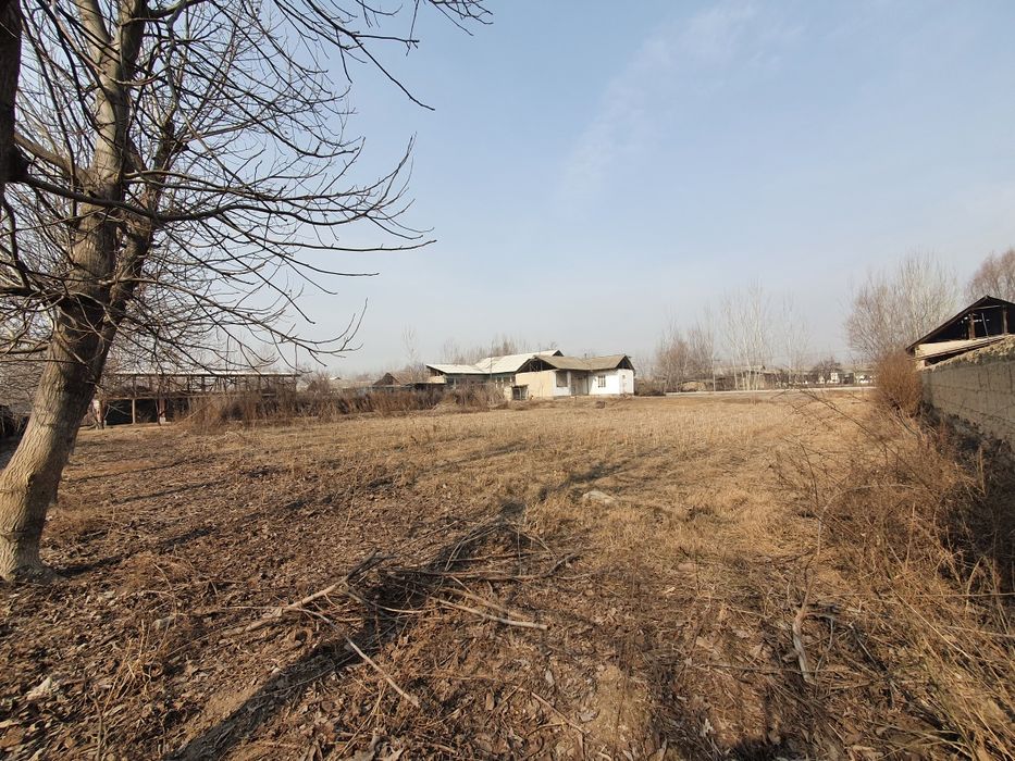 Bo'ston tumani Dexqonobod massivida joylashgan hovli uy-joy sotiladi