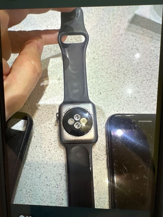 IPhone 7 с нова батерия и iwatch series 2