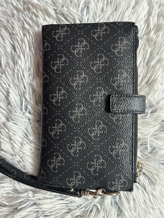 Чисто ново портмоне Guess