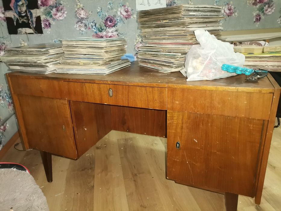 Стол Б/у крепкий