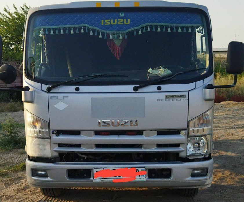 Isuzu yuk avtomashinasi