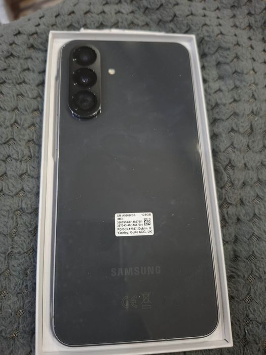 Продавам телефон Самсунг А56