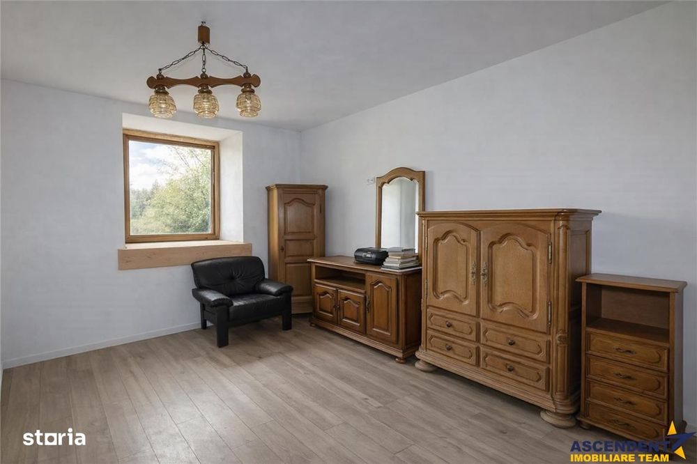 FILM! Constructie rustica tip Casa Verde, cu parau si panorama impresi