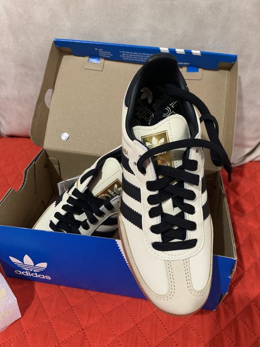 Adidas - model Samba