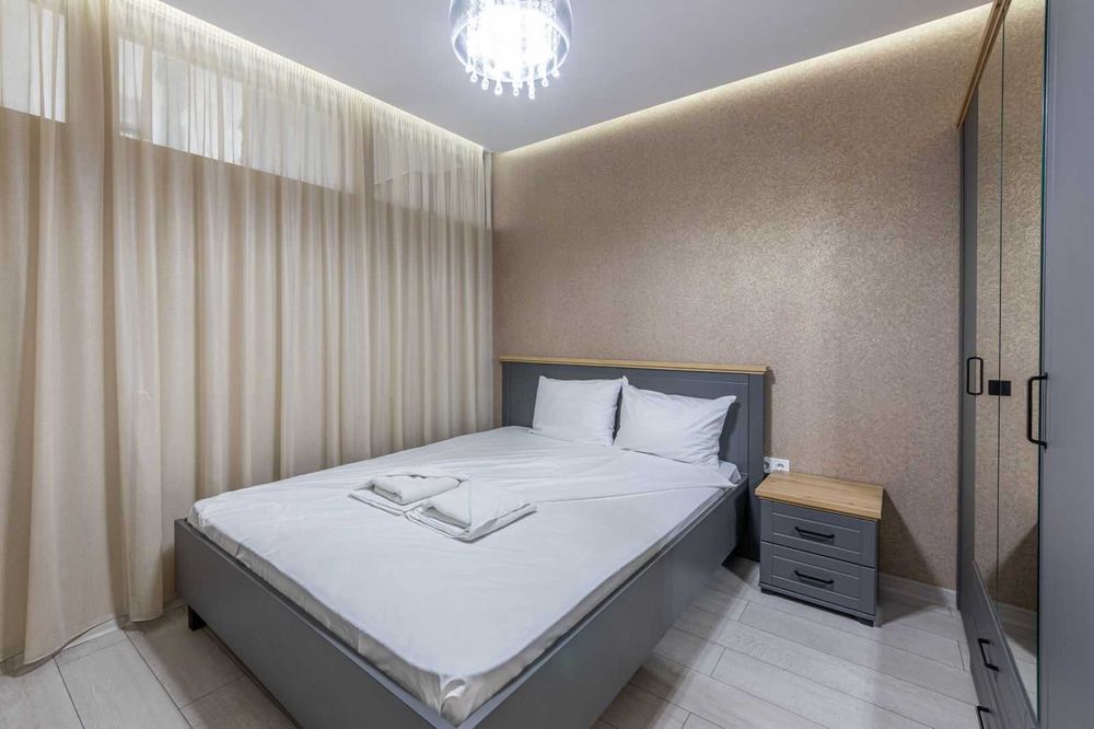 Дава се под наем Тристаен апартамент в Варна, Цветен квартал - 80 кв.м за 947.58 € - Снимка #7