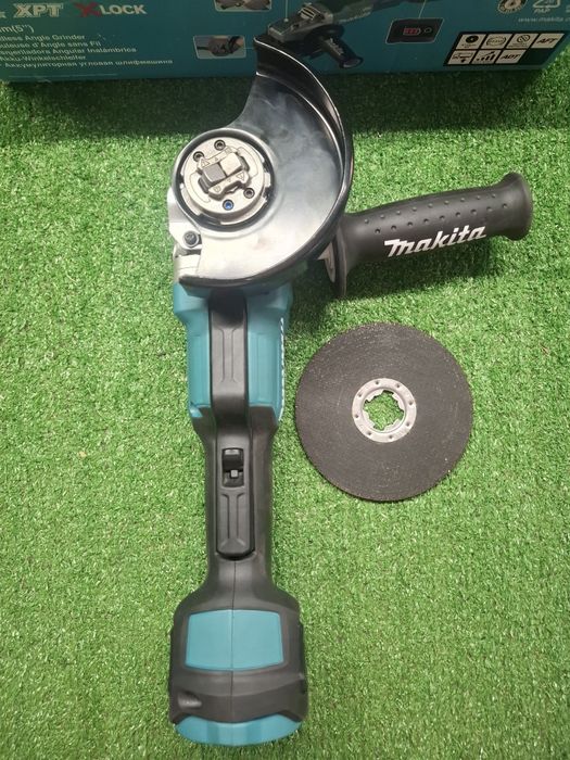 Чисто нов безчетков шлайф на Makita DGA520