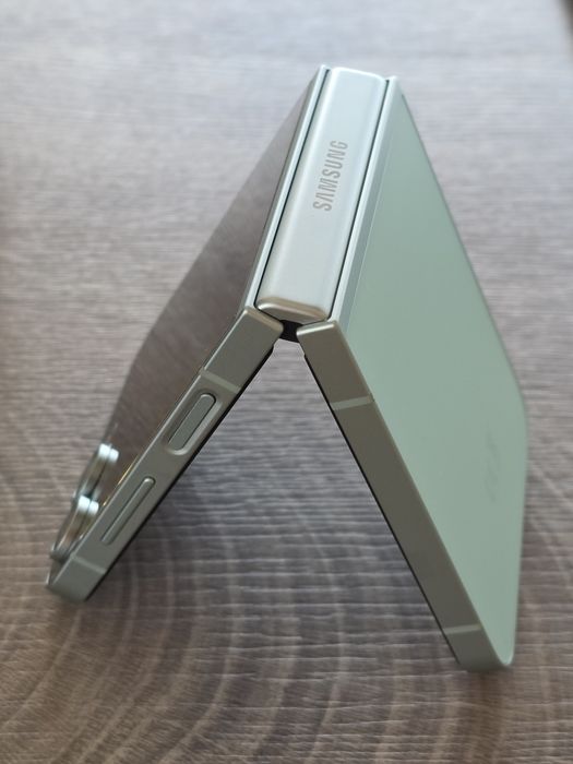 Samsung Galaxy Z FLIP6