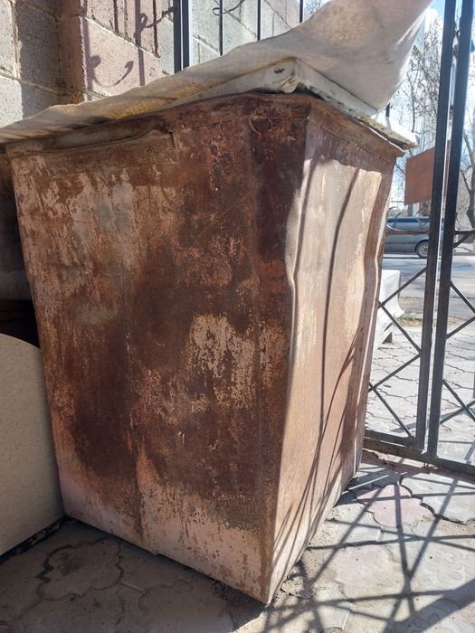 Мусорный бак в отличном состоянии