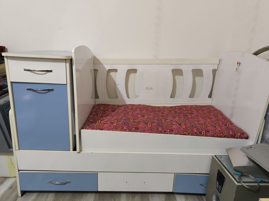 Сотилади  ДeTcKaЯ KpOBaT