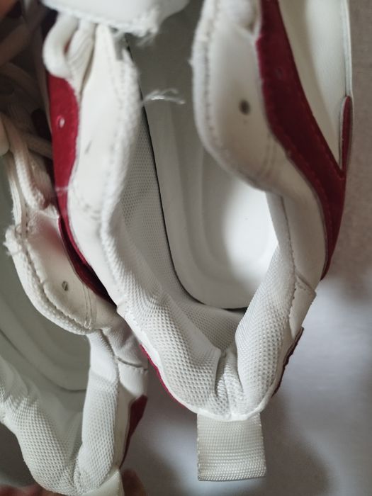 Женские кроссовки