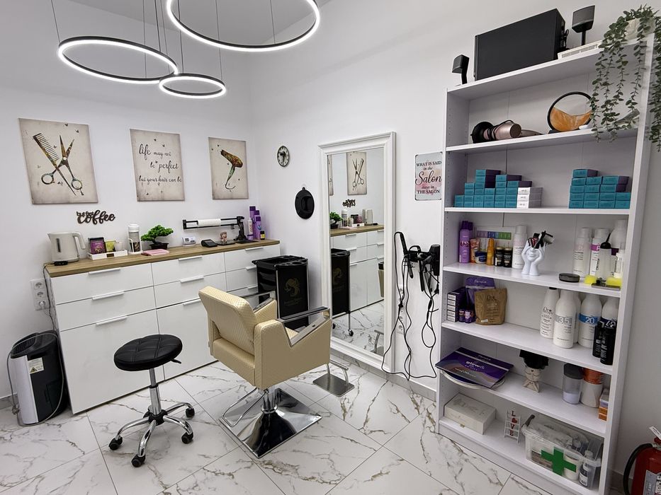 Vând Spațiu Comercial (Salon Coafura Manichiura Frizerie Birou intrare BAIA MARE )