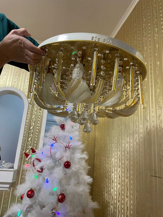 Продам люстры потолочные