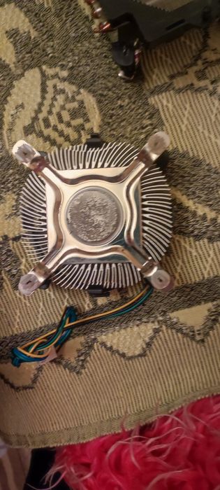 Продавам двуядрен комплект на s.775 с intel Core2Duo E4400