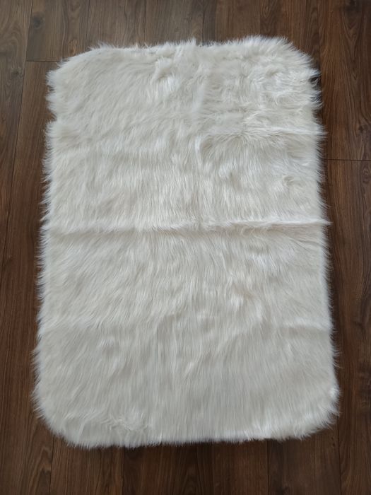 Бял мек Килим 120 см -80 см