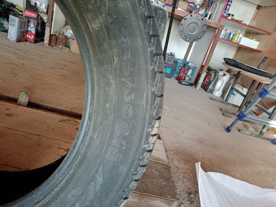 Шины 235/60 r18 продам 2 шт.