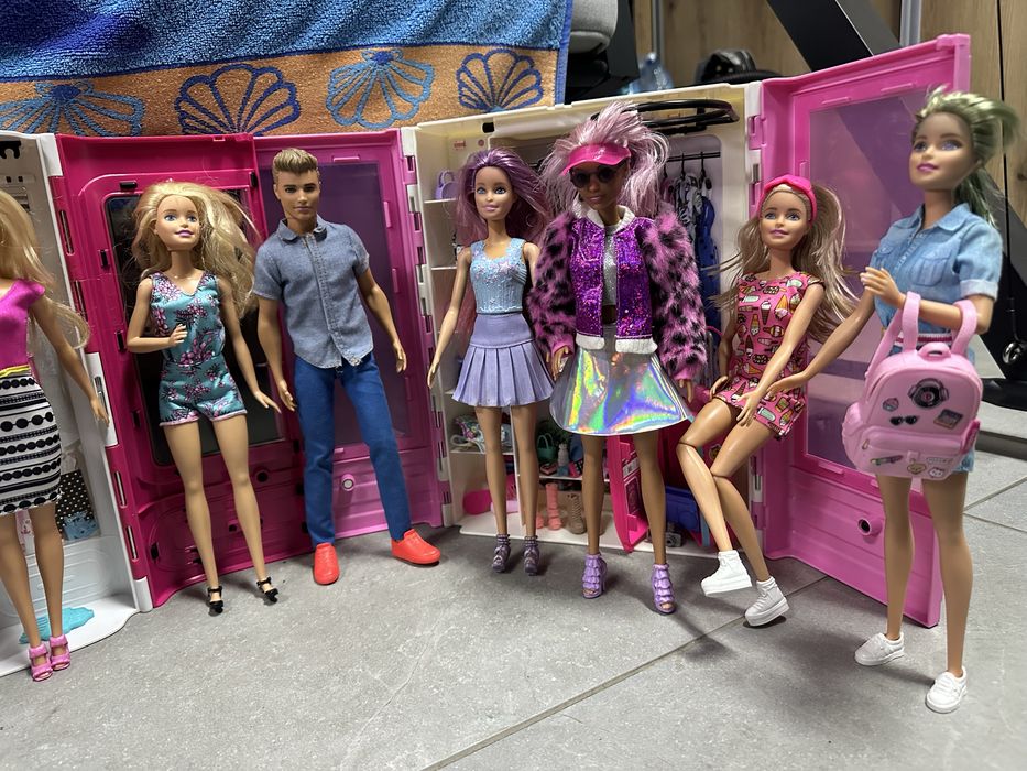 14 Barbie 1Ken 3 dulapuri