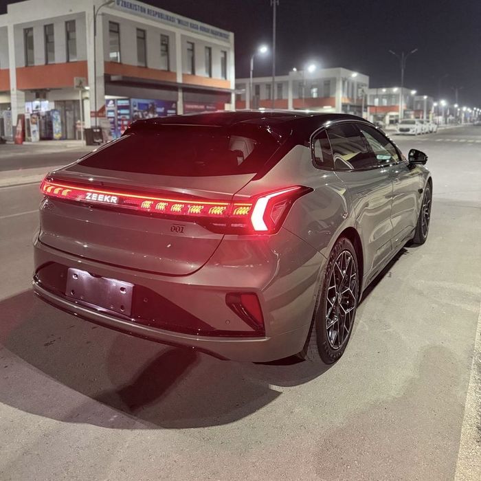 Zeekr 001 you rest 2024 год