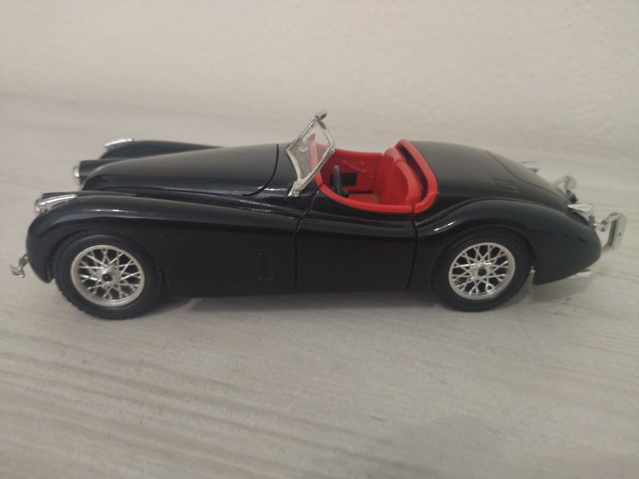 Метална количка Jaguar XK120 -1/24 !!!