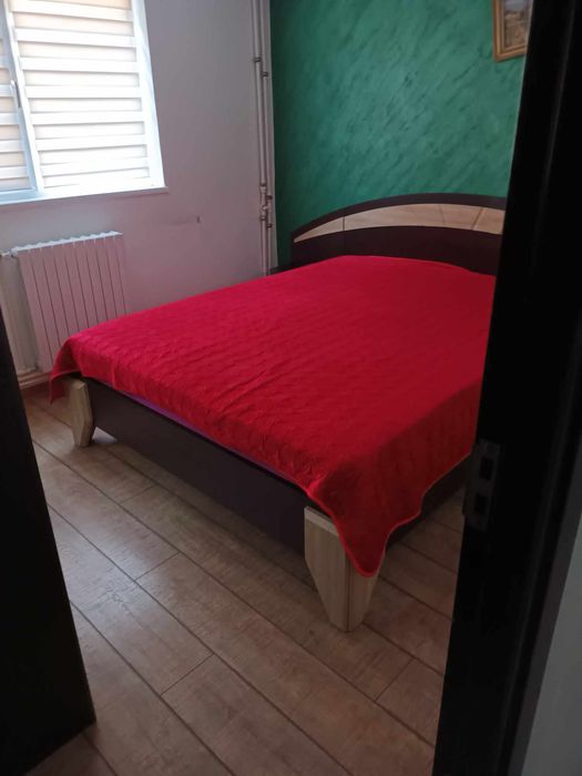 Închiriez apartament cu 2 camere