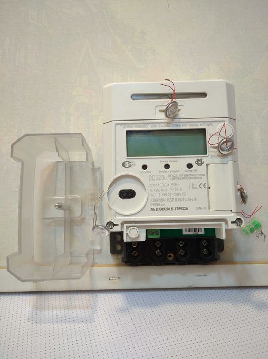 220V, 380V. Hisoblagich. Счетчик электроэнергии.