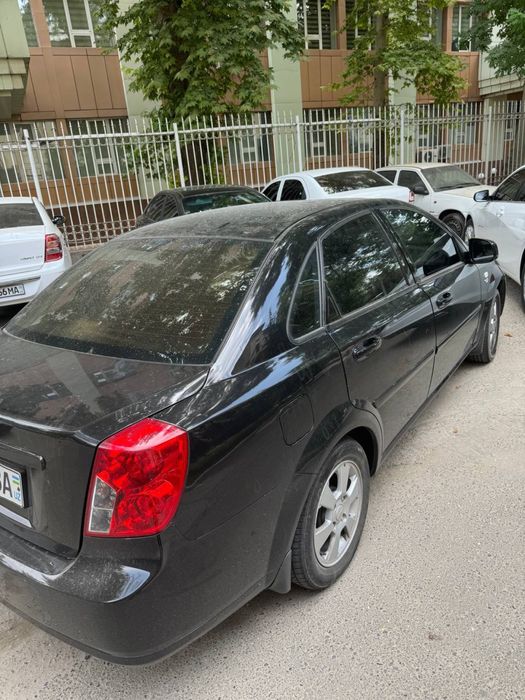 Chevrolet Gentra Black